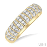 Ribbed Diamond Fashion Ring