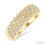 Ribbed Diamond Fashion Ring