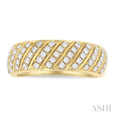 Ribbed Diamond Fashion Ring