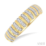 Ribbed Diamond Fashion Ring